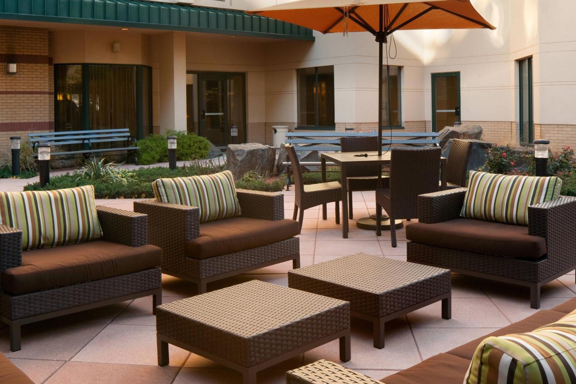 Courtyard By Marriott Jersey City Newport Exteriör bild