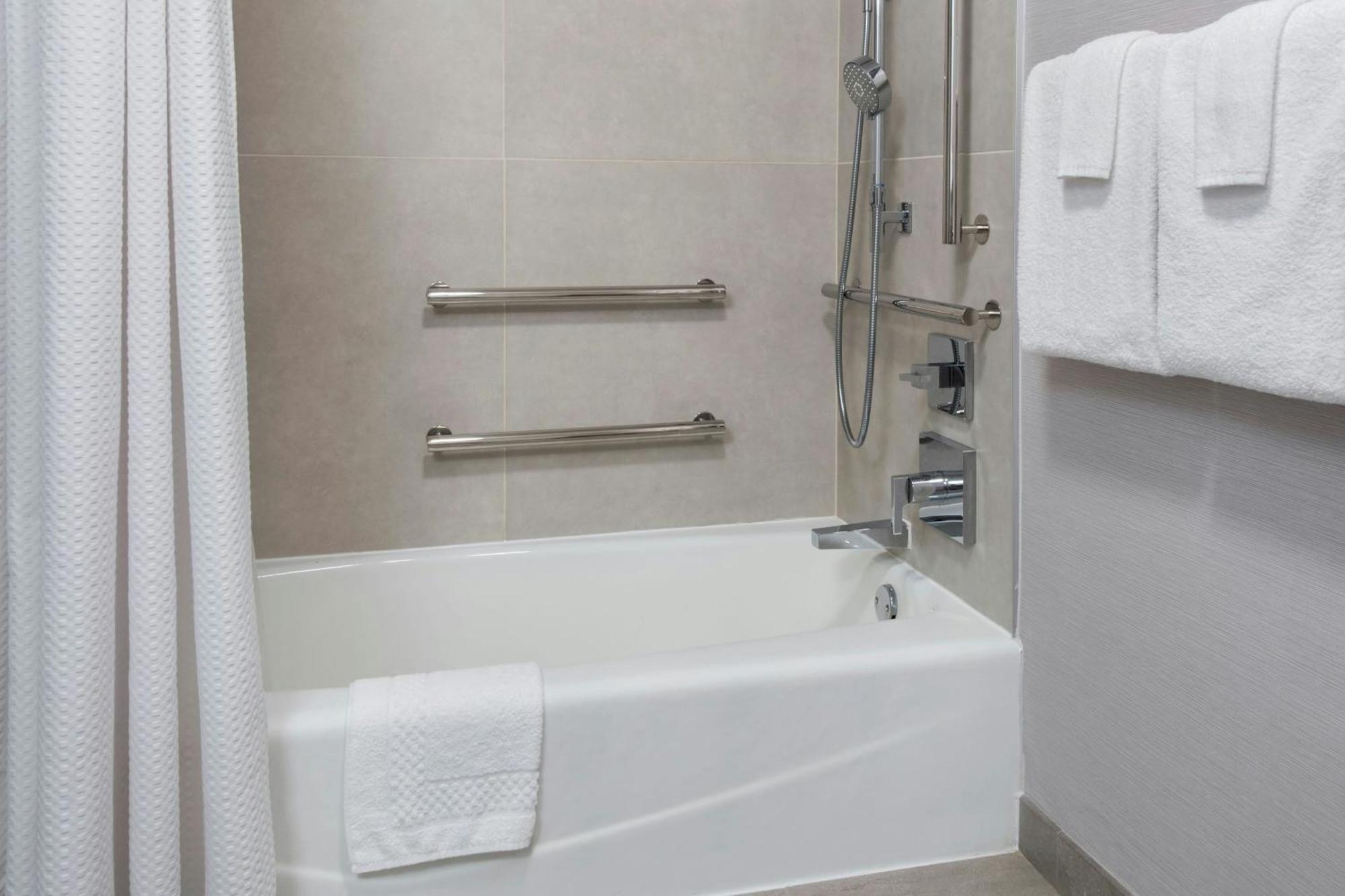 Courtyard By Marriott Jersey City Newport Exteriör bild
