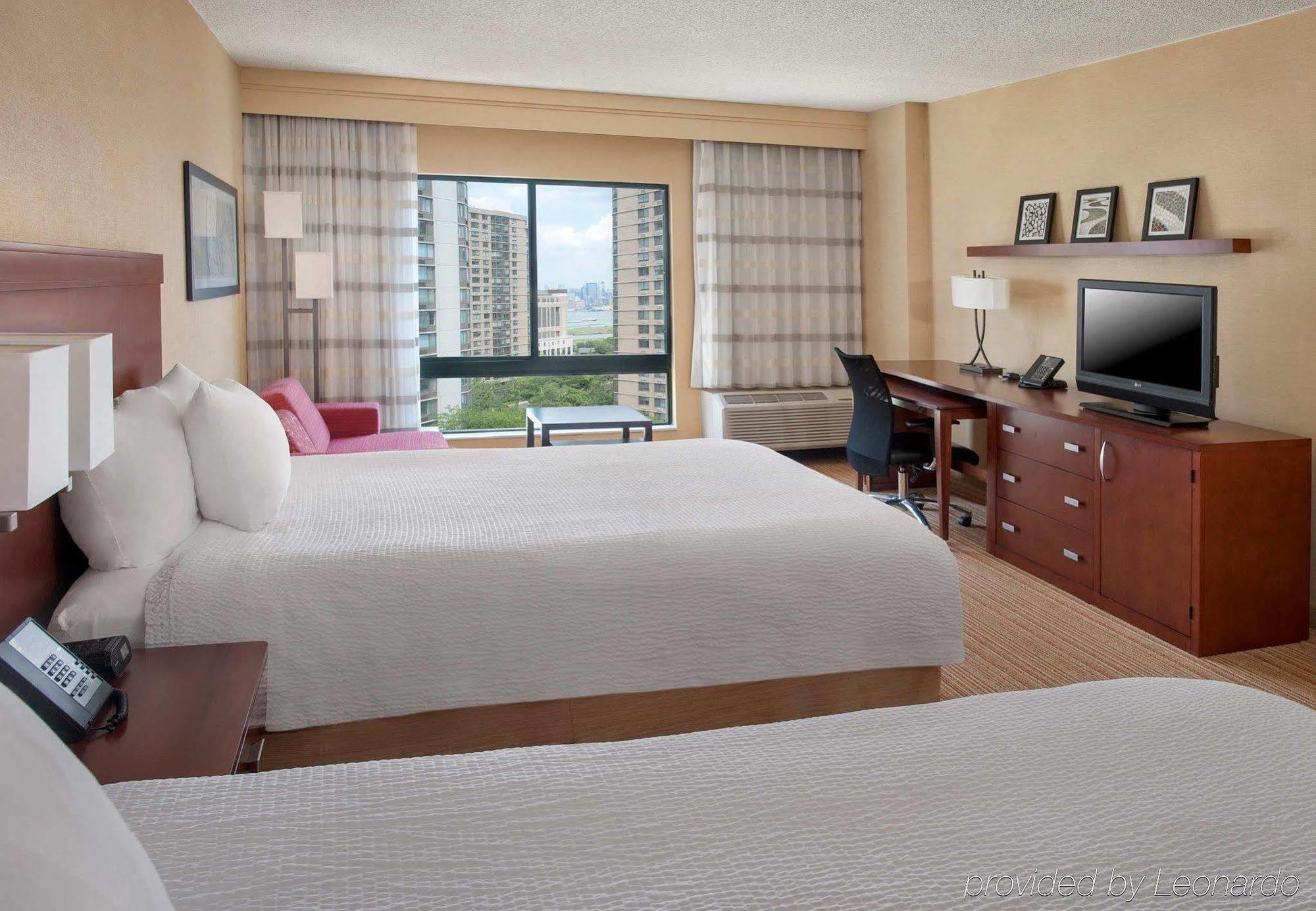 Courtyard By Marriott Jersey City Newport Exteriör bild