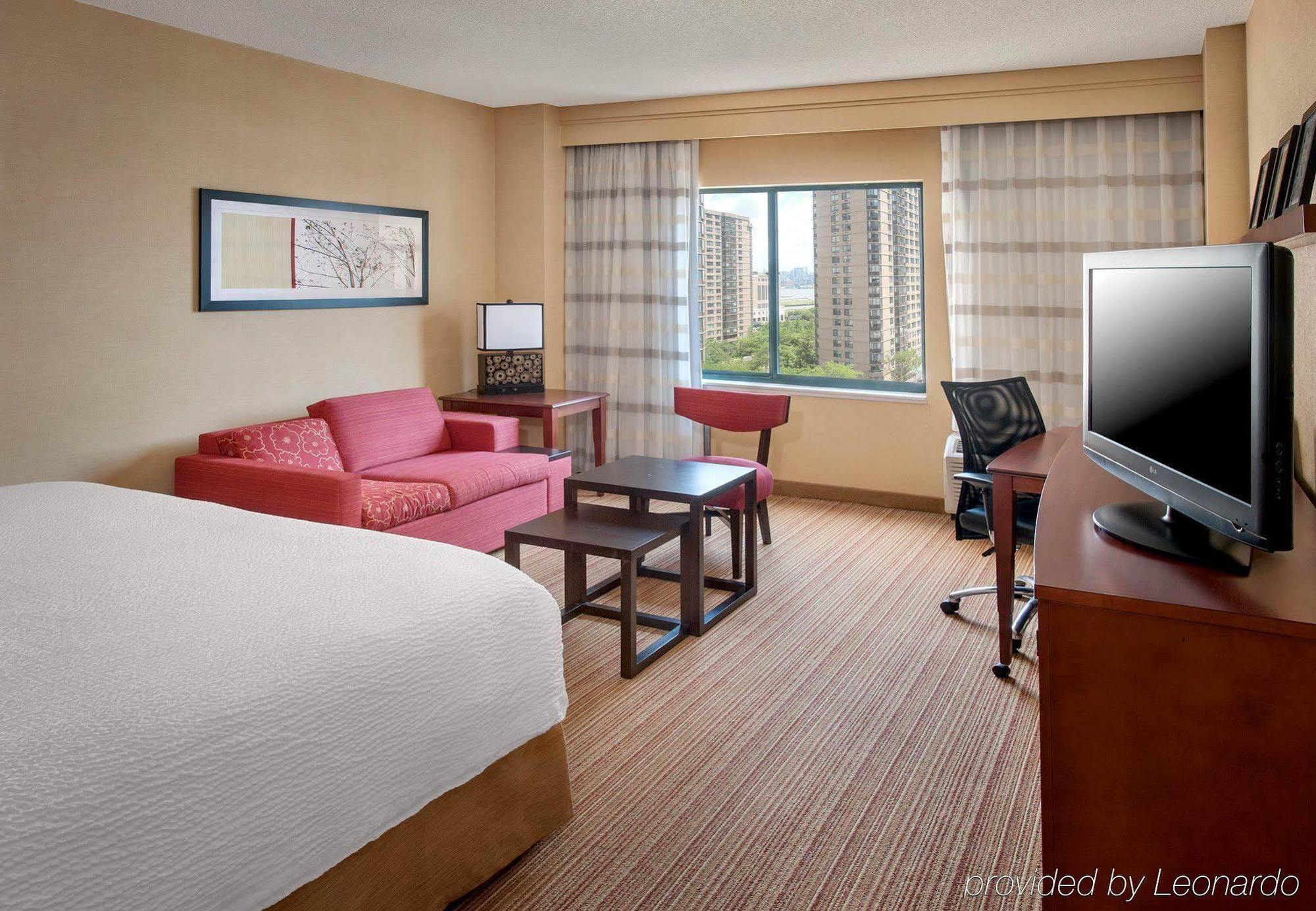 Courtyard By Marriott Jersey City Newport Exteriör bild