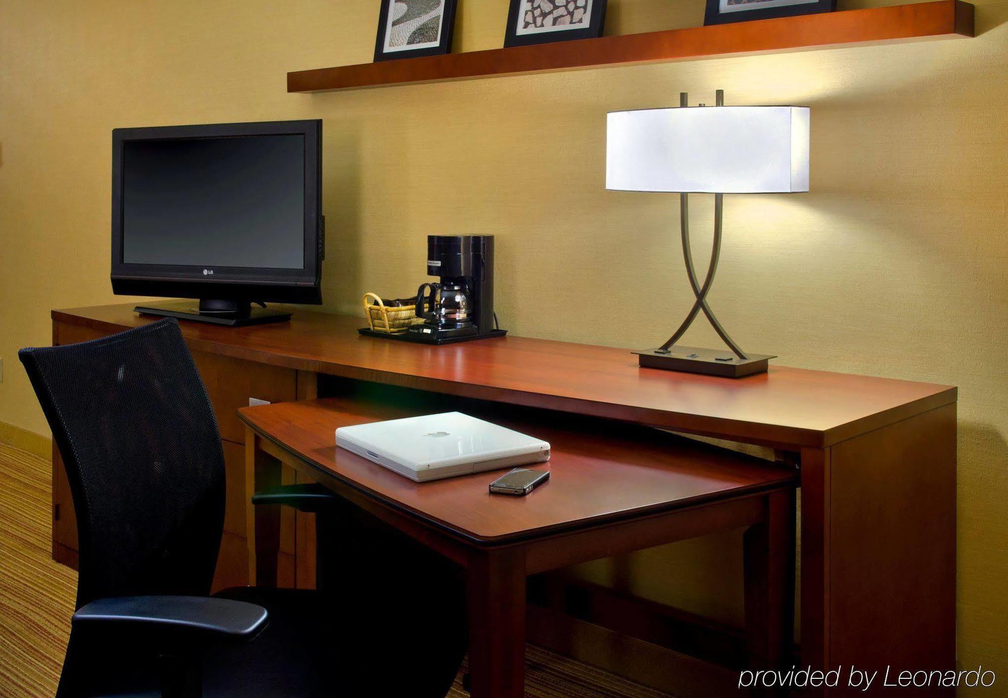 Courtyard By Marriott Jersey City Newport Exteriör bild